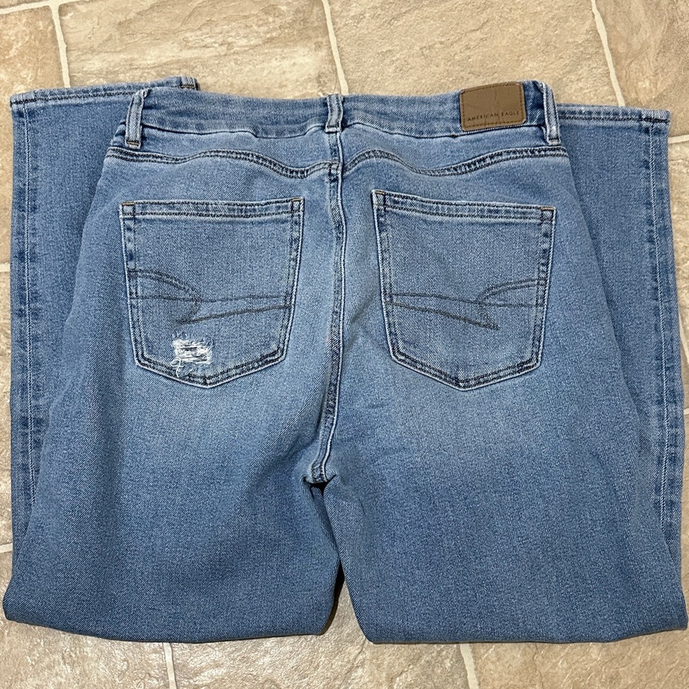 American Eagle Outfitters High Rise Distressed Denim Jeans - Picture 2 of 8